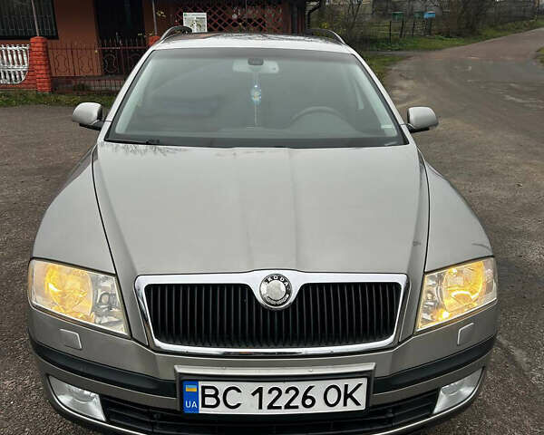 Бежевый Шкода Октавия, объемом двигателя 1.6 л и пробегом 269 тыс. км за 5800 $, фото 1 на Automoto.ua