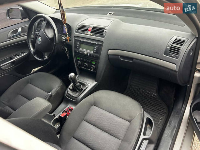 Бежевый Шкода Октавия, объемом двигателя 1.6 л и пробегом 269 тыс. км за 5800 $, фото 9 на Automoto.ua