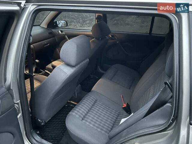 Бежевый Шкода Октавия, объемом двигателя 1.9 л и пробегом 326 тыс. км за 4800 $, фото 6 на Automoto.ua