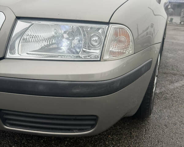 Бежевый Шкода Октавия, объемом двигателя 1.6 л и пробегом 300 тыс. км за 5500 $, фото 2 на Automoto.ua