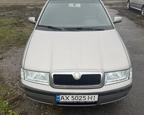 Бежевый Шкода Октавия, объемом двигателя 1.6 л и пробегом 300 тыс. км за 5500 $, фото 1 на Automoto.ua