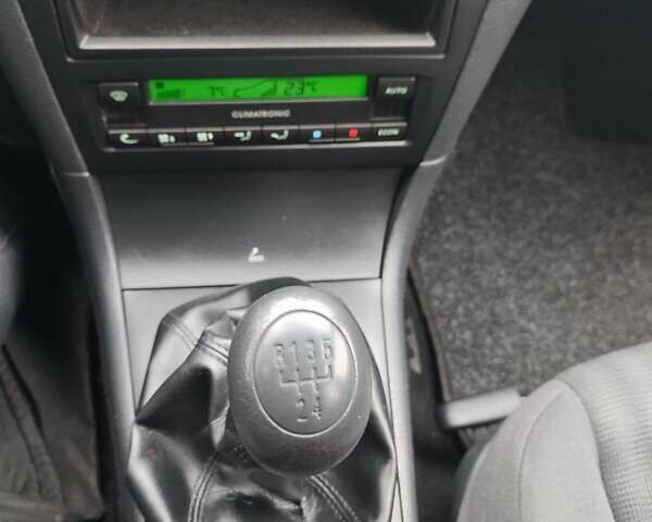 Бежевый Шкода Октавия, объемом двигателя 1.6 л и пробегом 250 тыс. км за 6300 $, фото 13 на Automoto.ua