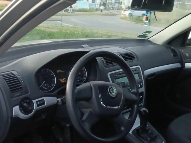 Бежевый Шкода Октавия, объемом двигателя 2 л и пробегом 220 тыс. км за 1600 $, фото 4 на Automoto.ua