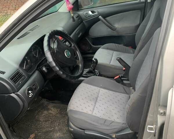 Бежевый Шкода Октавия, объемом двигателя 1.6 л и пробегом 300 тыс. км за 3700 $, фото 3 на Automoto.ua