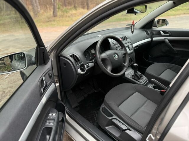 Бежевий Шкода Октавія, об'ємом двигуна 1.9 л та пробігом 360 тис. км за 2700 $, фото 9 на Automoto.ua