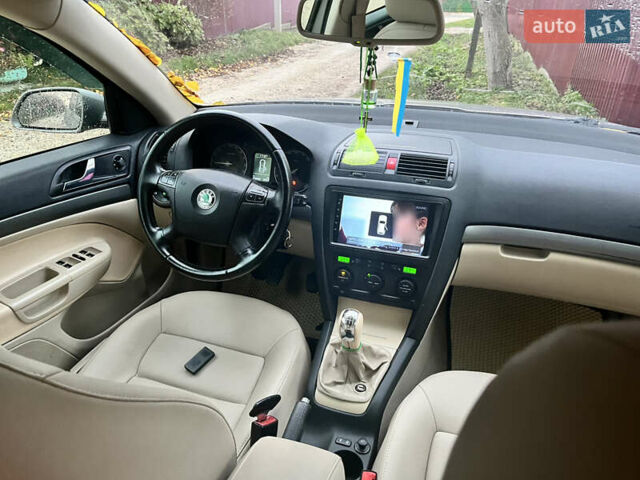 Бежевий Шкода Октавія, об'ємом двигуна 1.97 л та пробігом 370 тис. км за 6000 $, фото 3 на Automoto.ua
