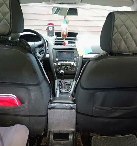 Бежевый Шкода Октавия, объемом двигателя 1.6 л и пробегом 200 тыс. км за 4500 $, фото 5 на Automoto.ua