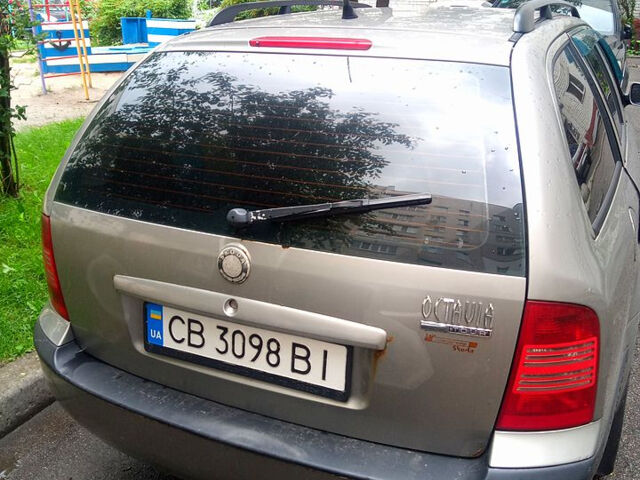 Шкода Октавия 2008 в Чернигове на Automoto.ua Бежевый Шкода Октавия, объемом двигателя 1.8 л и пробегом 301 тыс. км за 3950 $, фото 3 на Automoto.ua
