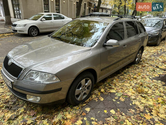 Бежевый Шкода Октавия, объемом двигателя 1.6 л и пробегом 207 тыс. км за 7300 $, фото 1 на Automoto.ua