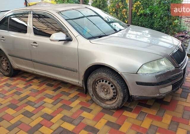 Бежевый Шкода Октавия, объемом двигателя 1.6 л и пробегом 200 тыс. км за 4500 $, фото 1 на Automoto.ua