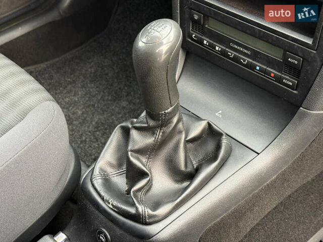 Бежевый Шкода Октавия, объемом двигателя 1.6 л и пробегом 237 тыс. км за 6750 $, фото 35 на Automoto.ua