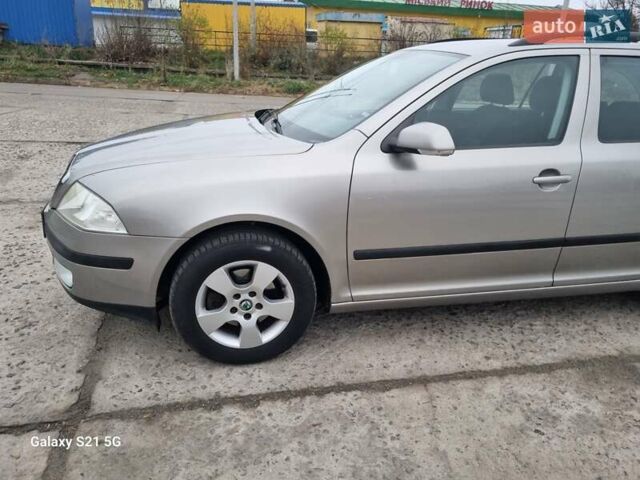 Бежевый Шкода Октавия, объемом двигателя 1.6 л и пробегом 237 тыс. км за 6000 $, фото 3 на Automoto.ua