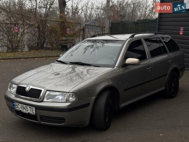 Бежевый Шкода Октавия, объемом двигателя 1.6 л и пробегом 270 тыс. км за 5960 $, фото 1 на Automoto.ua