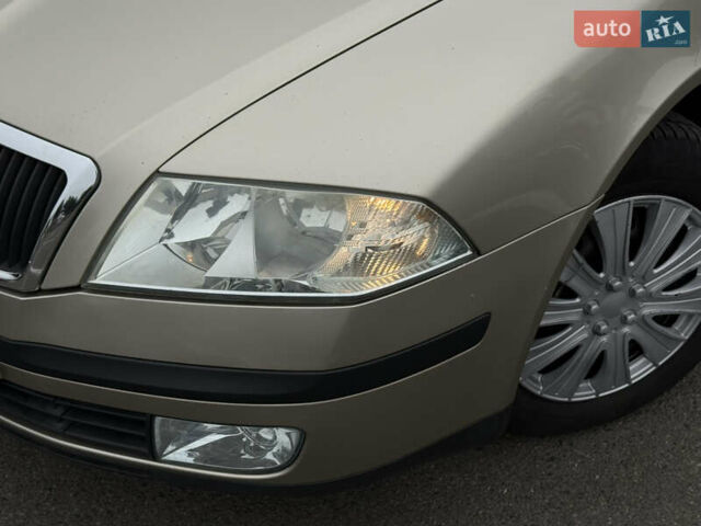 Бежевый Шкода Октавия, объемом двигателя 1.6 л и пробегом 220 тыс. км за 7600 $, фото 2 на Automoto.ua