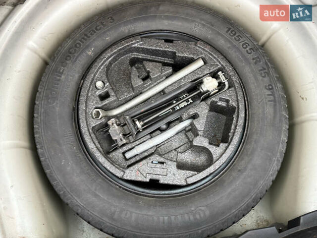 Бежевый Шкода Октавия, объемом двигателя 1.6 л и пробегом 220 тыс. км за 7600 $, фото 25 на Automoto.ua