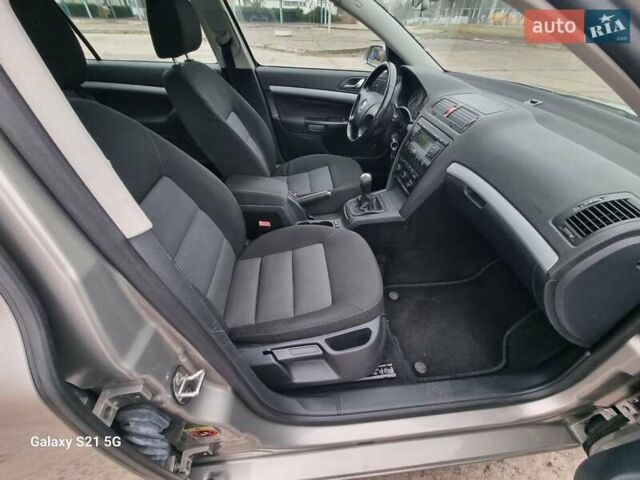 Бежевый Шкода Октавия, объемом двигателя 1.6 л и пробегом 237 тыс. км за 6000 $, фото 46 на Automoto.ua