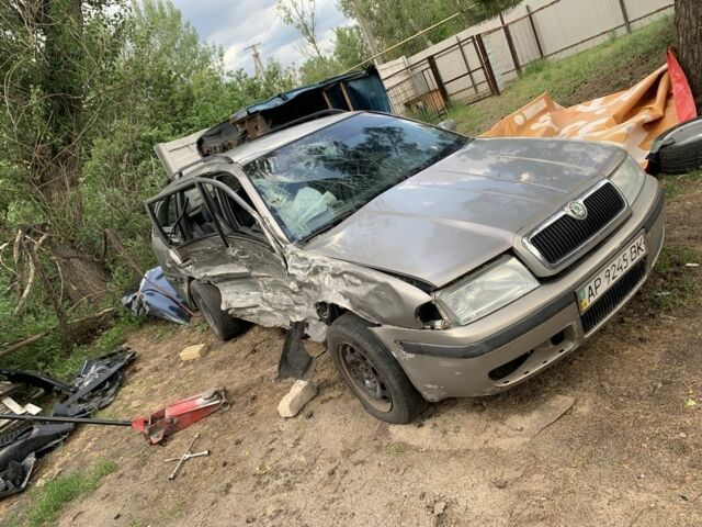 Бежевый Шкода Октавия, объемом двигателя 1.6 л и пробегом 200 тыс. км за 476 $, фото 1 на Automoto.ua