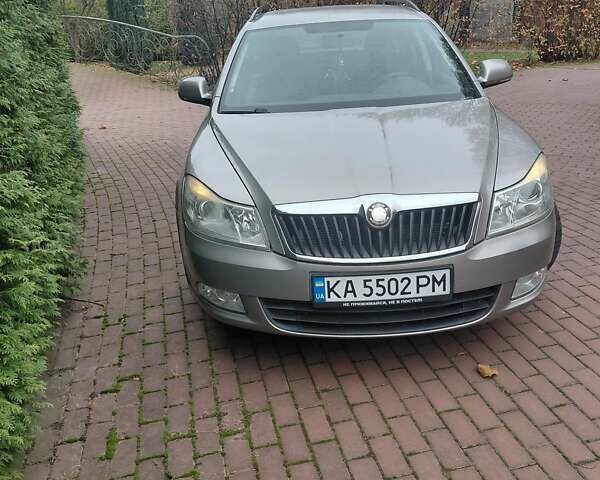 Бежевый Шкода Октавия, объемом двигателя 1.6 л и пробегом 232 тыс. км за 7850 $, фото 1 на Automoto.ua