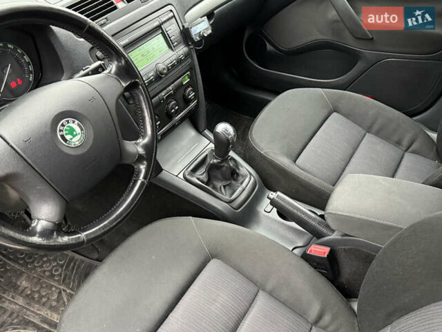 Бежевый Шкода Октавия, объемом двигателя 1.6 л и пробегом 220 тыс. км за 7600 $, фото 13 на Automoto.ua