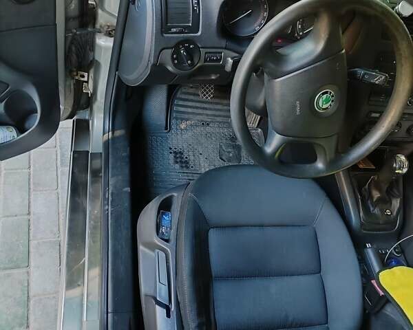 Бежевый Шкода Октавия, объемом двигателя 2 л и пробегом 199 тыс. км за 6699 $, фото 4 на Automoto.ua