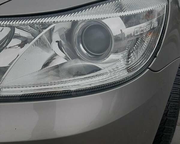 Бежевий Шкода Октавія, об'ємом двигуна 1.6 л та пробігом 163 тис. км за 7450 $, фото 12 на Automoto.ua