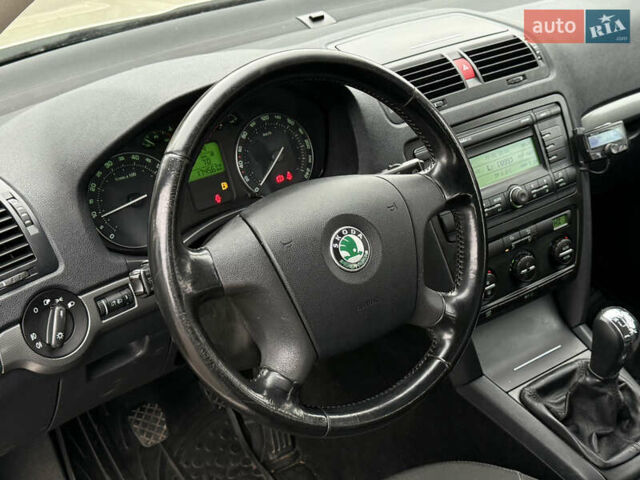 Бежевый Шкода Октавия, объемом двигателя 1.6 л и пробегом 220 тыс. км за 7600 $, фото 11 на Automoto.ua