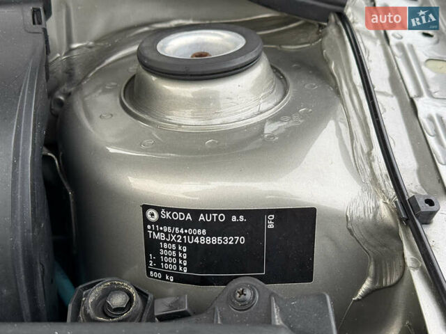 Бежевый Шкода Октавия, объемом двигателя 1.6 л и пробегом 237 тыс. км за 6750 $, фото 43 на Automoto.ua