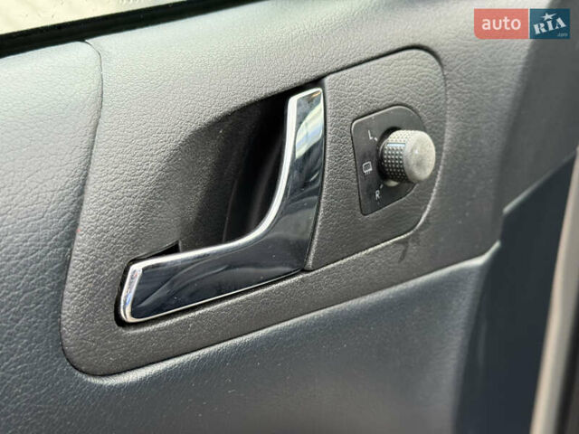 Бежевый Шкода Октавия, объемом двигателя 1.6 л и пробегом 237 тыс. км за 6750 $, фото 24 на Automoto.ua