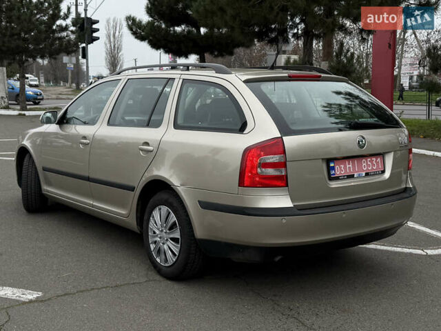 Бежевый Шкода Октавия, объемом двигателя 1.6 л и пробегом 220 тыс. км за 7600 $, фото 3 на Automoto.ua
