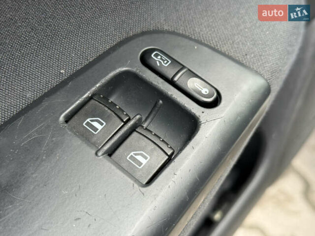 Бежевый Шкода Октавия, объемом двигателя 1.6 л и пробегом 237 тыс. км за 6750 $, фото 23 на Automoto.ua