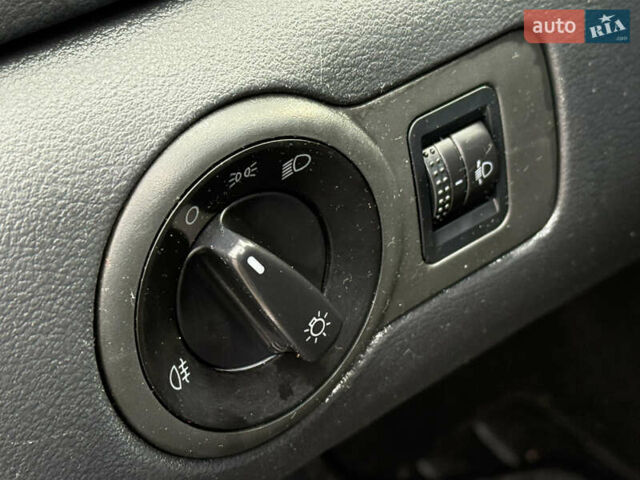 Бежевый Шкода Октавия, объемом двигателя 1.6 л и пробегом 237 тыс. км за 6750 $, фото 38 на Automoto.ua