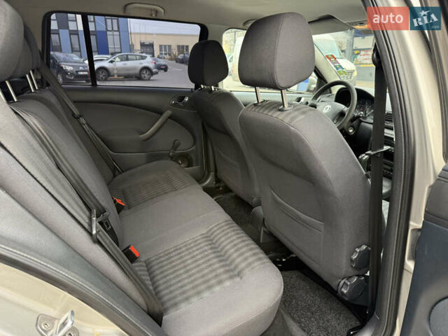 Бежевый Шкода Октавия, объемом двигателя 1.6 л и пробегом 237 тыс. км за 6750 $, фото 30 на Automoto.ua