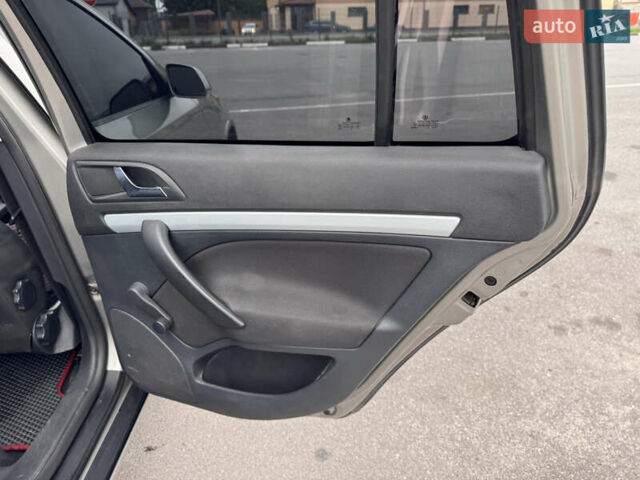 Бежевий Шкода Октавія, об'ємом двигуна 2 л та пробігом 290 тис. км за 6600 $, фото 19 на Automoto.ua