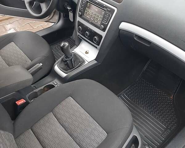 Бежевий Шкода Октавія, об'ємом двигуна 1.6 л та пробігом 163 тис. км за 7450 $, фото 35 на Automoto.ua