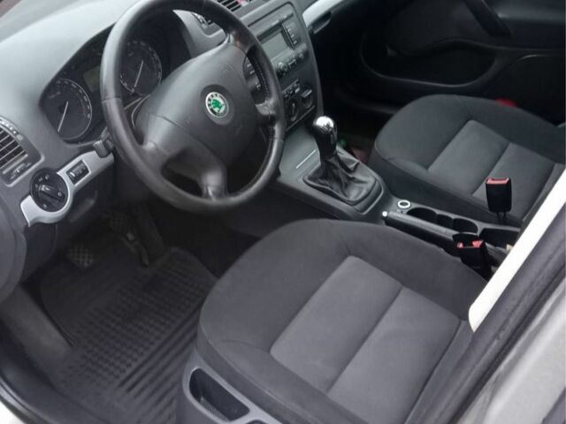 Бежевый Шкода Октавия, объемом двигателя 1.6 л и пробегом 260 тыс. км за 5600 $, фото 6 на Automoto.ua