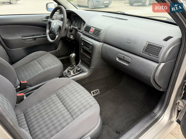 Бежевый Шкода Октавия, объемом двигателя 1.6 л и пробегом 237 тыс. км за 6750 $, фото 31 на Automoto.ua