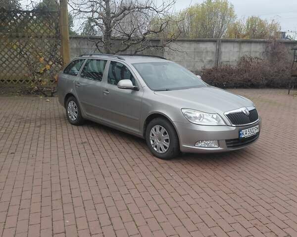 Бежевый Шкода Октавия, объемом двигателя 1.6 л и пробегом 232 тыс. км за 7850 $, фото 3 на Automoto.ua