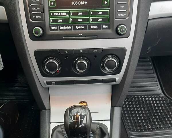 Бежевий Шкода Октавія, об'ємом двигуна 1.6 л та пробігом 163 тис. км за 7450 $, фото 53 на Automoto.ua