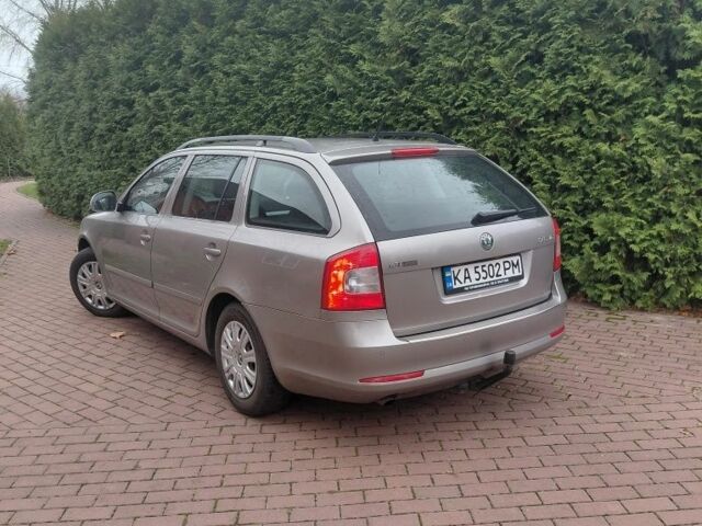 Бежевый Шкода Октавия, объемом двигателя 1.6 л и пробегом 232 тыс. км за 7850 $, фото 1 на Automoto.ua