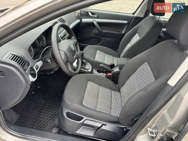 Бежевый Шкода Октавия, объемом двигателя 1.6 л и пробегом 223 тыс. км за 7700 $, фото 24 на Automoto.ua