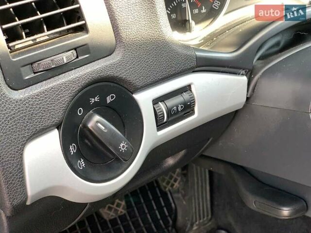 Бежевый Шкода Октавия, объемом двигателя 1.6 л и пробегом 125 тыс. км за 8330 $, фото 15 на Automoto.ua