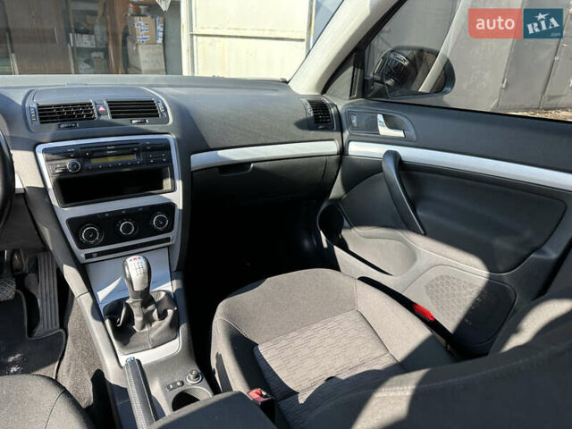 Бежевый Шкода Октавия, объемом двигателя 1.8 л и пробегом 124 тыс. км за 8300 $, фото 40 на Automoto.ua