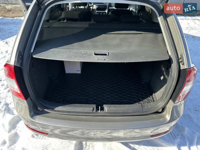 Бежевый Шкода Октавия, объемом двигателя 1.8 л и пробегом 124 тыс. км за 8300 $, фото 45 на Automoto.ua