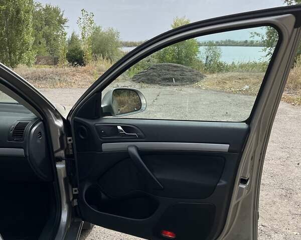 Бежевый Шкода Октавия, объемом двигателя 1.8 л и пробегом 239 тыс. км за 7000 $, фото 39 на Automoto.ua