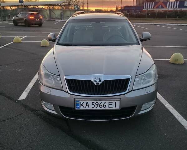 Бежевый Шкода Октавия, объемом двигателя 1.98 л и пробегом 231 тыс. км за 8300 $, фото 4 на Automoto.ua