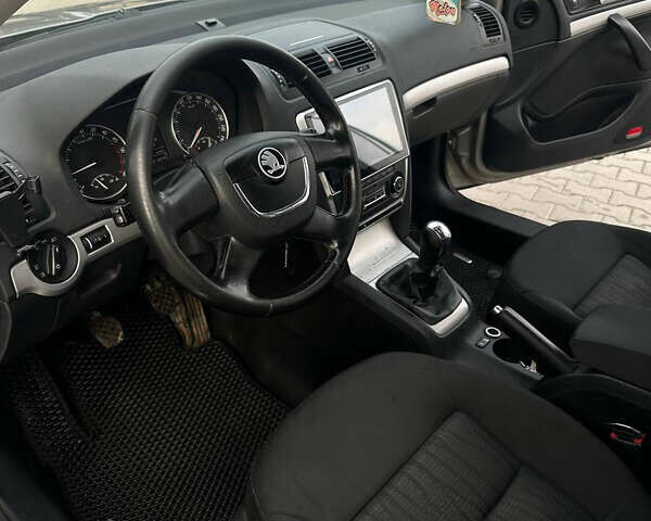 Бежевый Шкода Октавия, объемом двигателя 1.6 л и пробегом 280 тыс. км за 6999 $, фото 6 на Automoto.ua