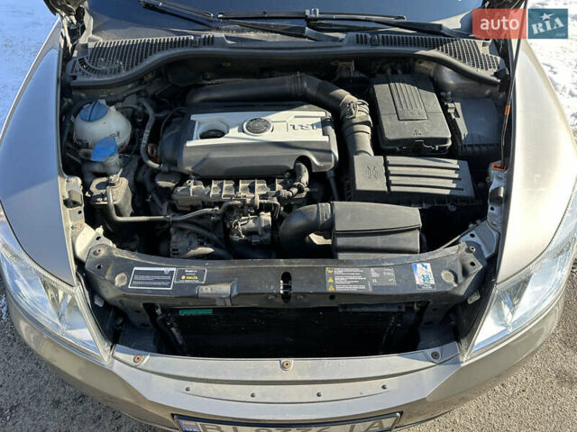 Бежевый Шкода Октавия, объемом двигателя 1.8 л и пробегом 124 тыс. км за 8300 $, фото 47 на Automoto.ua