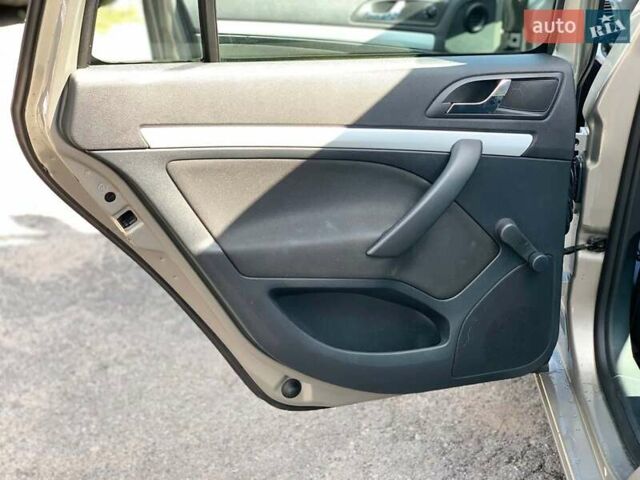 Бежевый Шкода Октавия, объемом двигателя 1.6 л и пробегом 125 тыс. км за 8330 $, фото 16 на Automoto.ua