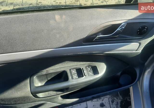 Бежевый Шкода Октавия, объемом двигателя 1.4 л и пробегом 226 тыс. км за 6300 $, фото 5 на Automoto.ua