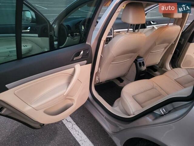 Бежевый Шкода Октавия, объемом двигателя 1.98 л и пробегом 231 тыс. км за 8300 $, фото 26 на Automoto.ua